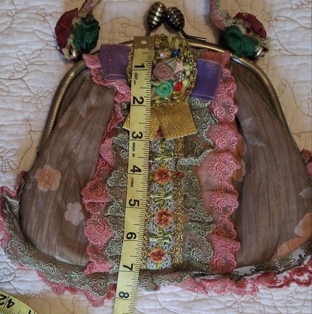 Malina Artisan Style Kiss Clasp Purse - Picture 8 of 9